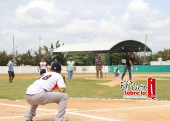Los Tigres de Quintana Roo juegan en Bacalar