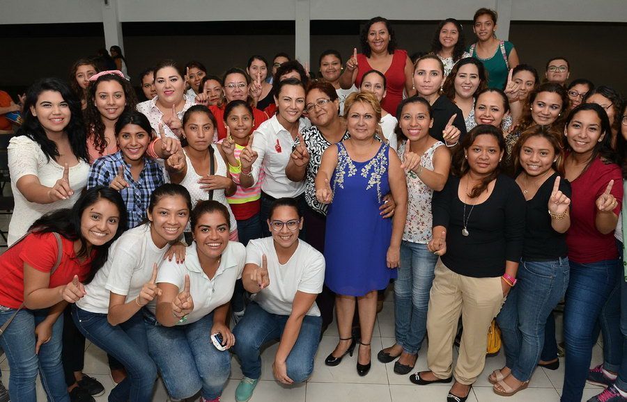 Arlet se compromete con los jóvenes de Othón P. Blanco
