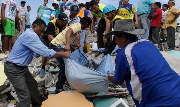 Terremoto de 7,8 en la zona costera de Ecuador deja al menos 233 muertos