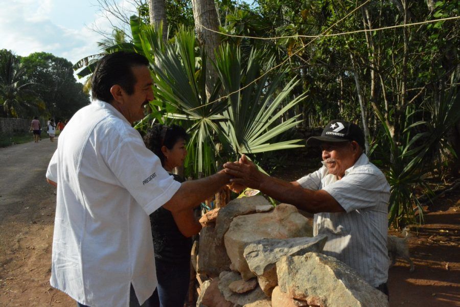 Domingo Flota se compromete con adultos mayores de José María Morelos