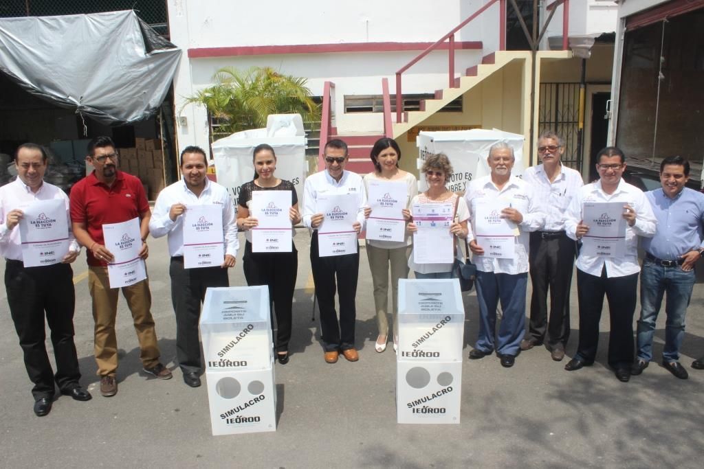 IEQROO entrega material electoral al INE para simulacros de elecciones