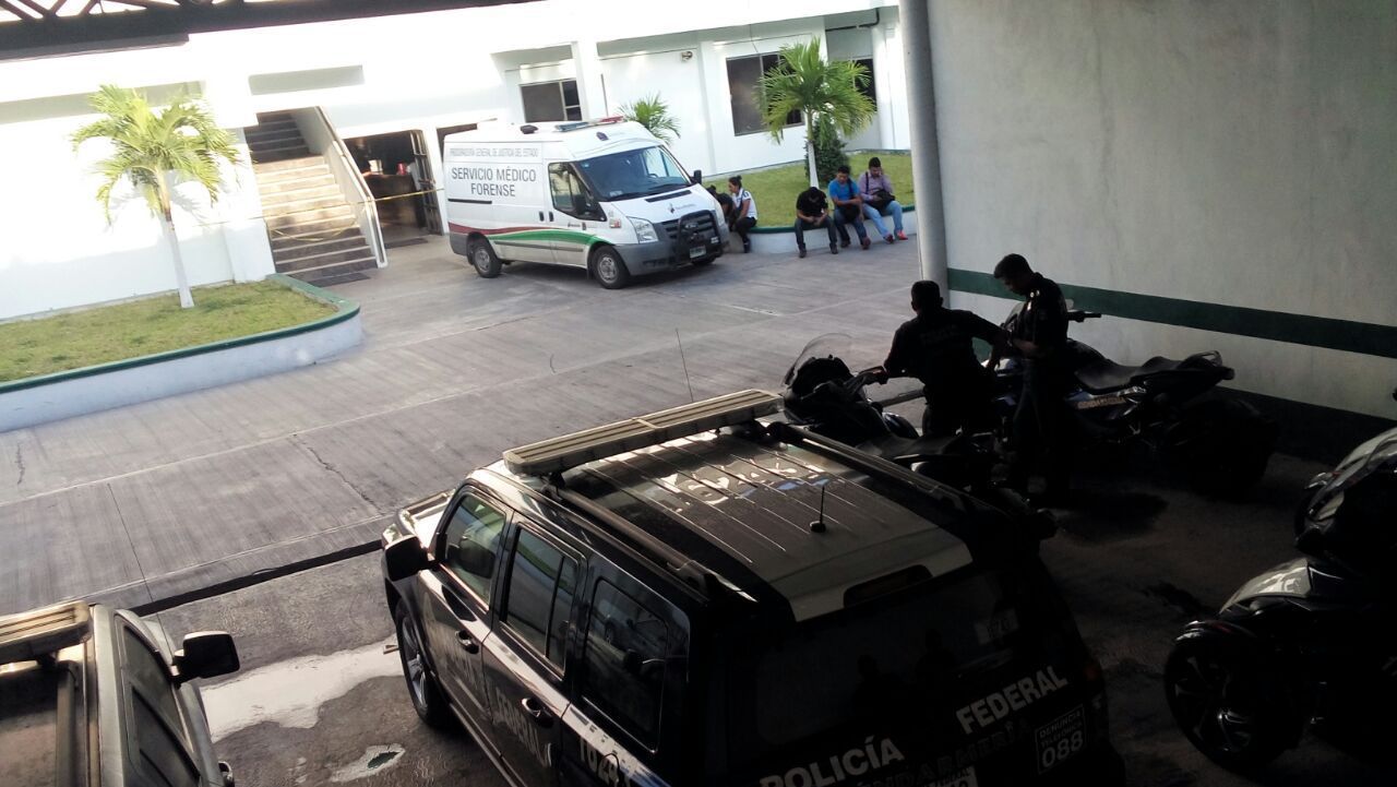 Elemento de la Gendarmería sale por la puerta falsa