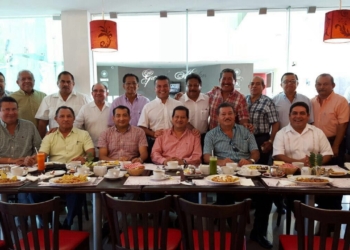 Mauricio Góngora convive con líderes del magisterio en Quintana Roo