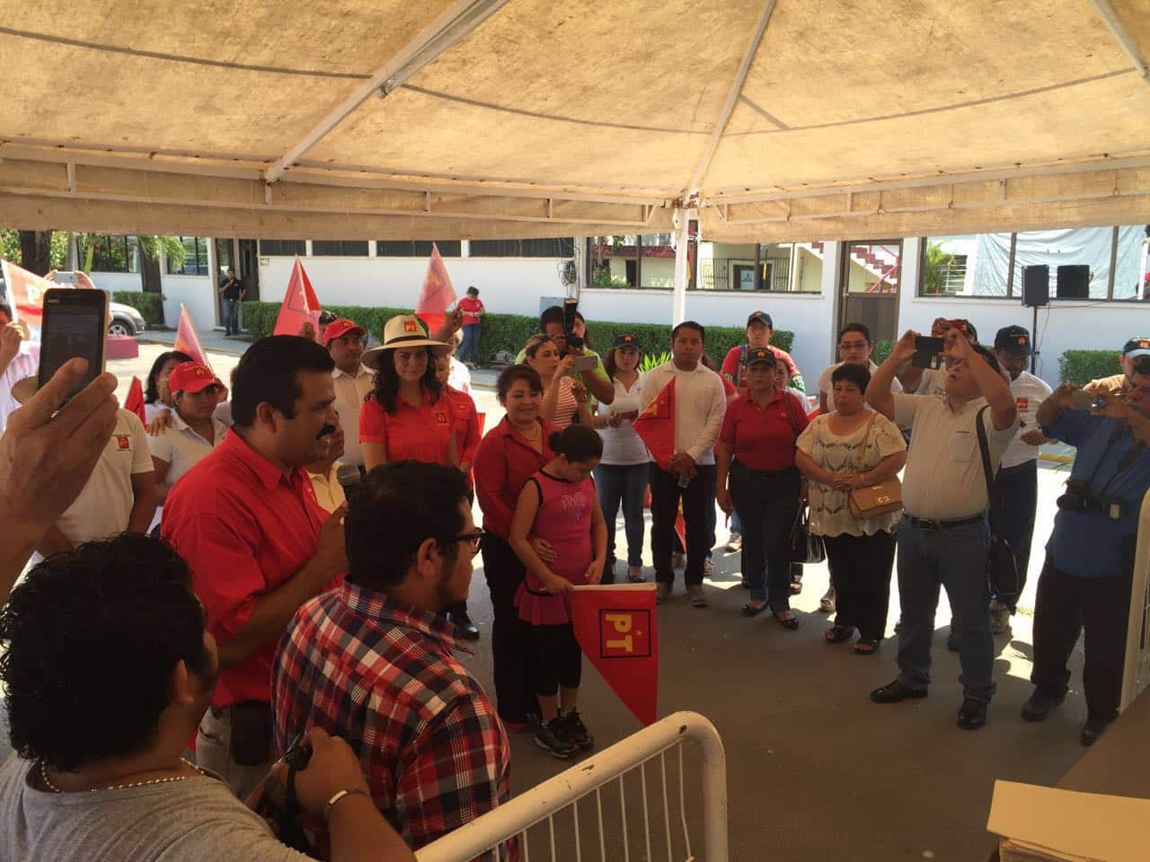 PT registra su ejército de candidatos a diputados ante el IEQROO
