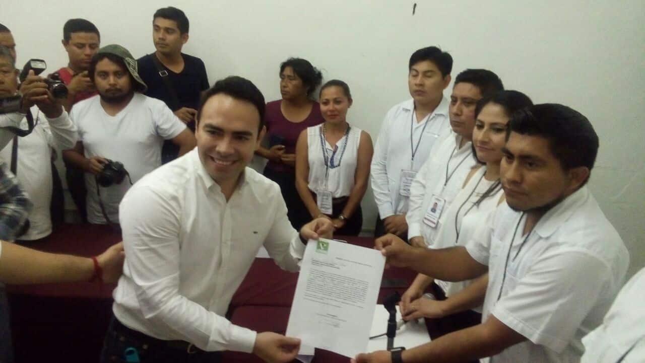 Carlos «Chanito» Toledo Medina va por la diputación en el Distrito 09