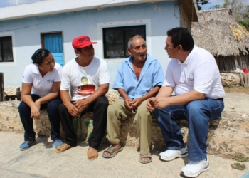 Paoly y Valfre recorren Chunhuhub para conocer la propuesta social