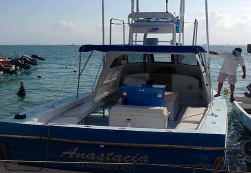 Encuentran cuerpo de pescador flotando en Mahahual.  Es uno de los de Isla Mujeres?