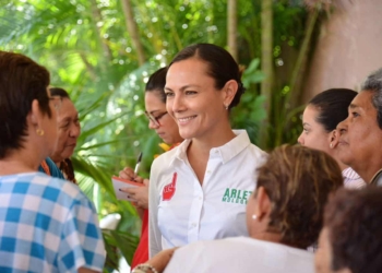 Arlet Mólgora se compromete con los adultos mayores