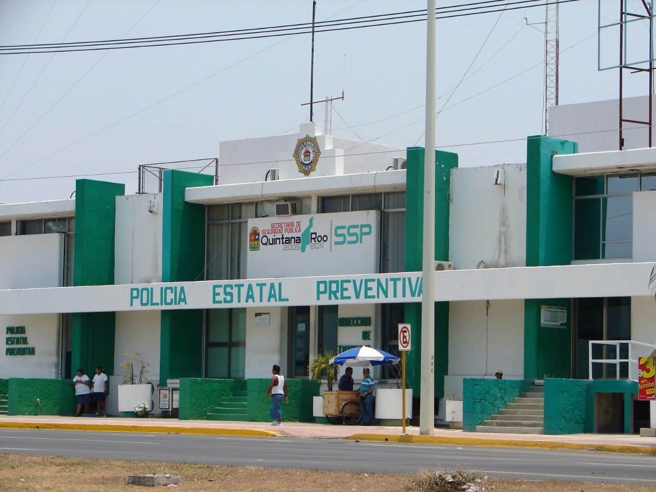 8 elementos de tránsito en la guillotina por corruptos