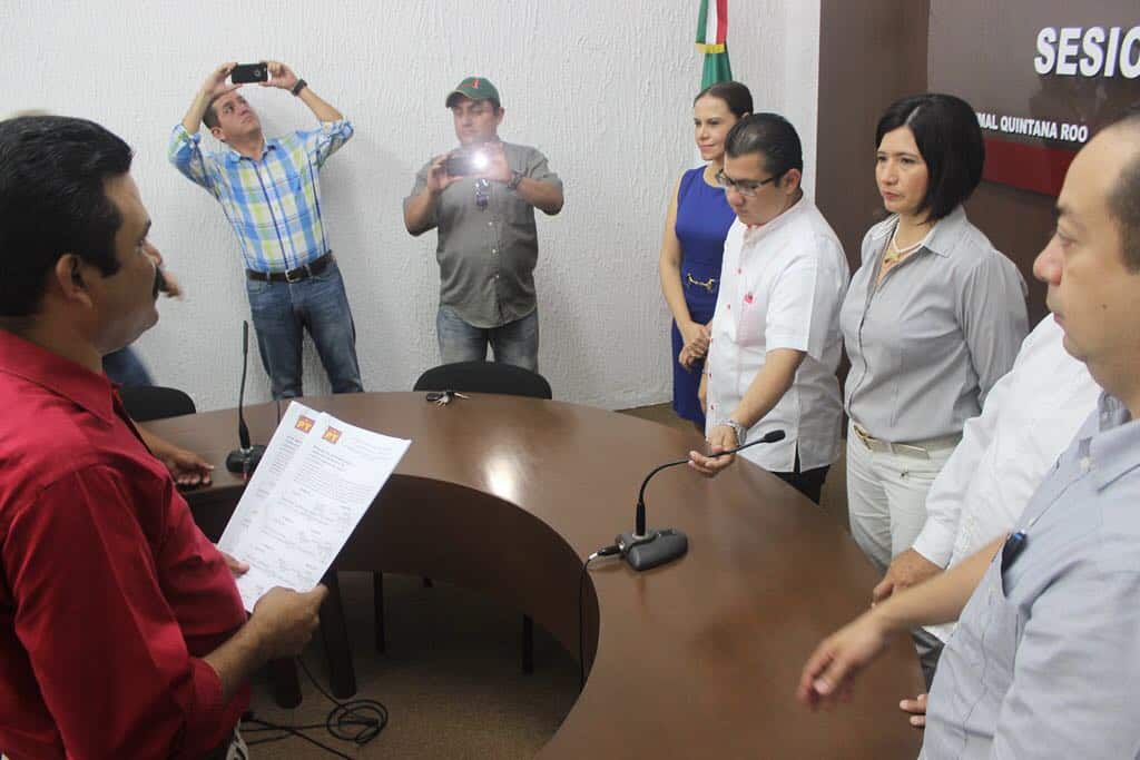 PT hace entrega de pluris ante IEQROO