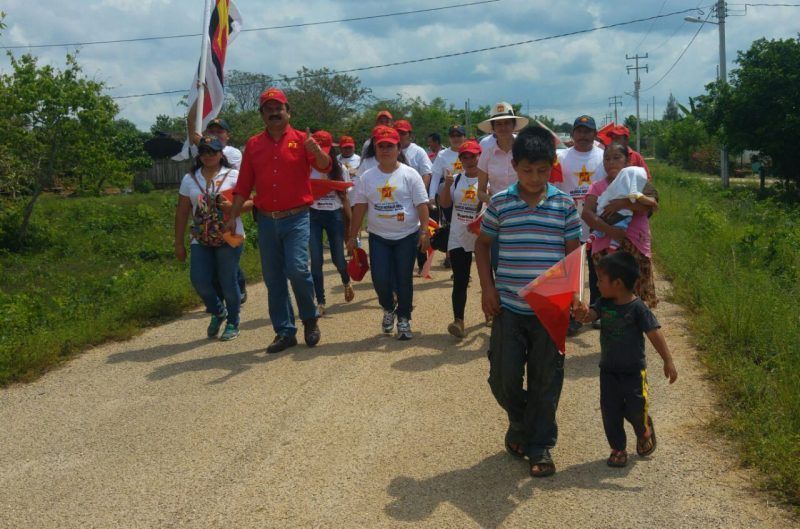 El candidato del partido de trabajo recorriendo comunidades rurales del Municipio De Bacalar