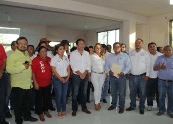 Juan Pablo García, saca canas “Verdes” a Alexander en su registro como candidato