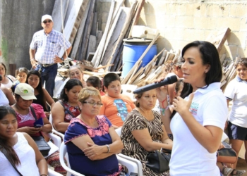 Más y mejores escuelas para puerto Morelos: Laura Fernández