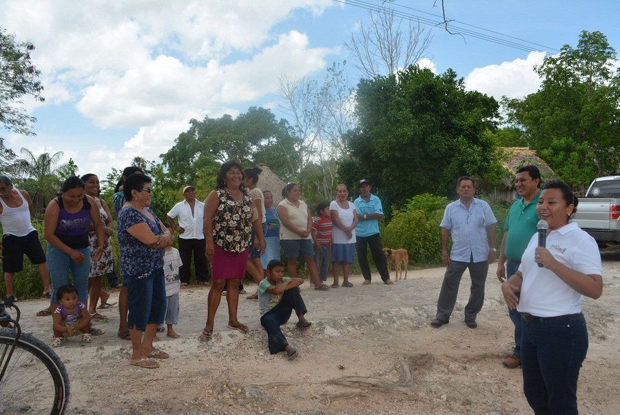 Compromete Paoly Perera mejoramiento de caminos de acceso a comunidades