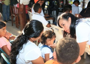 Todas las escuelas con laboratorio de computación e internet: Laura Fernández