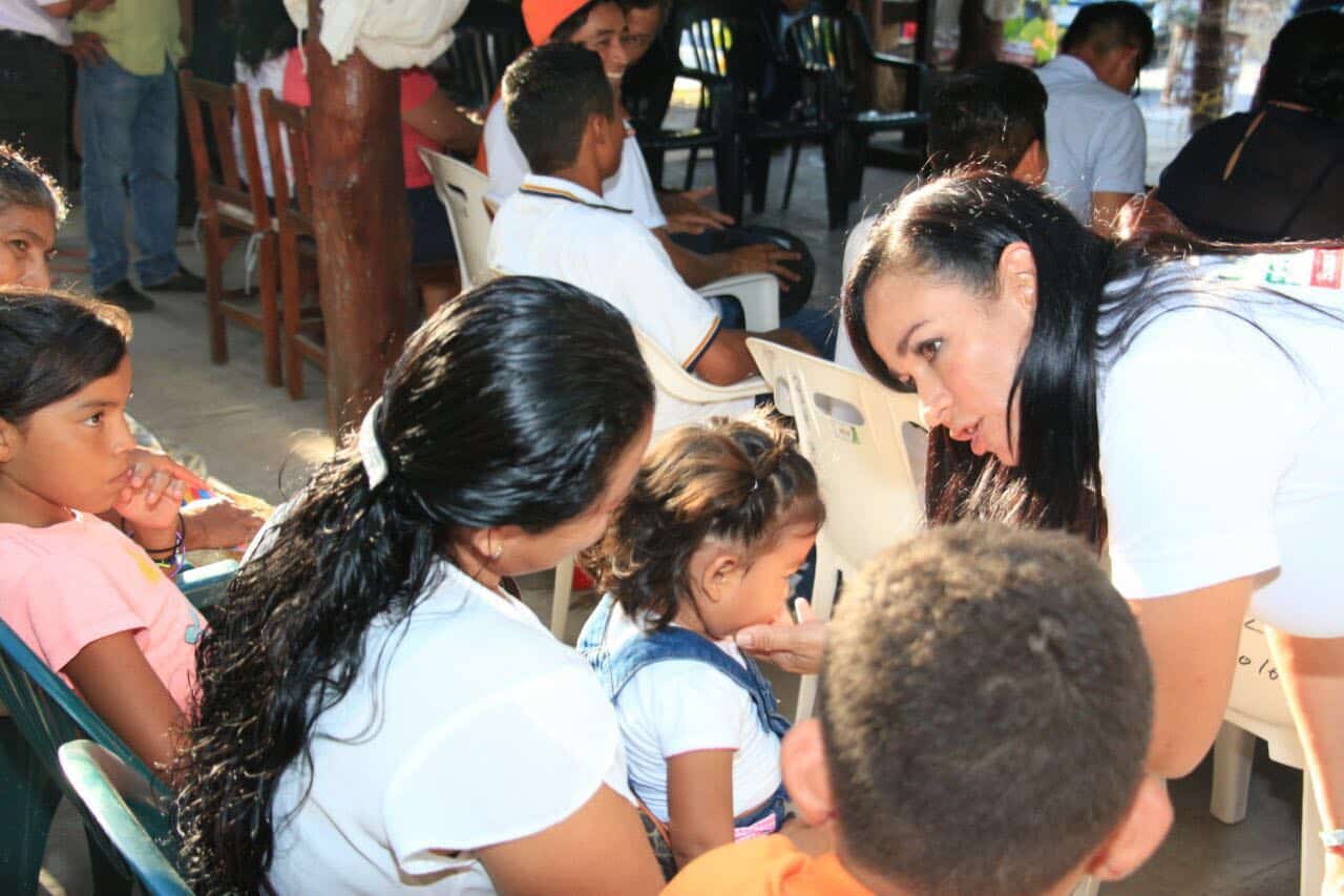 Todas las escuelas con laboratorio de computación e internet: Laura Fernández