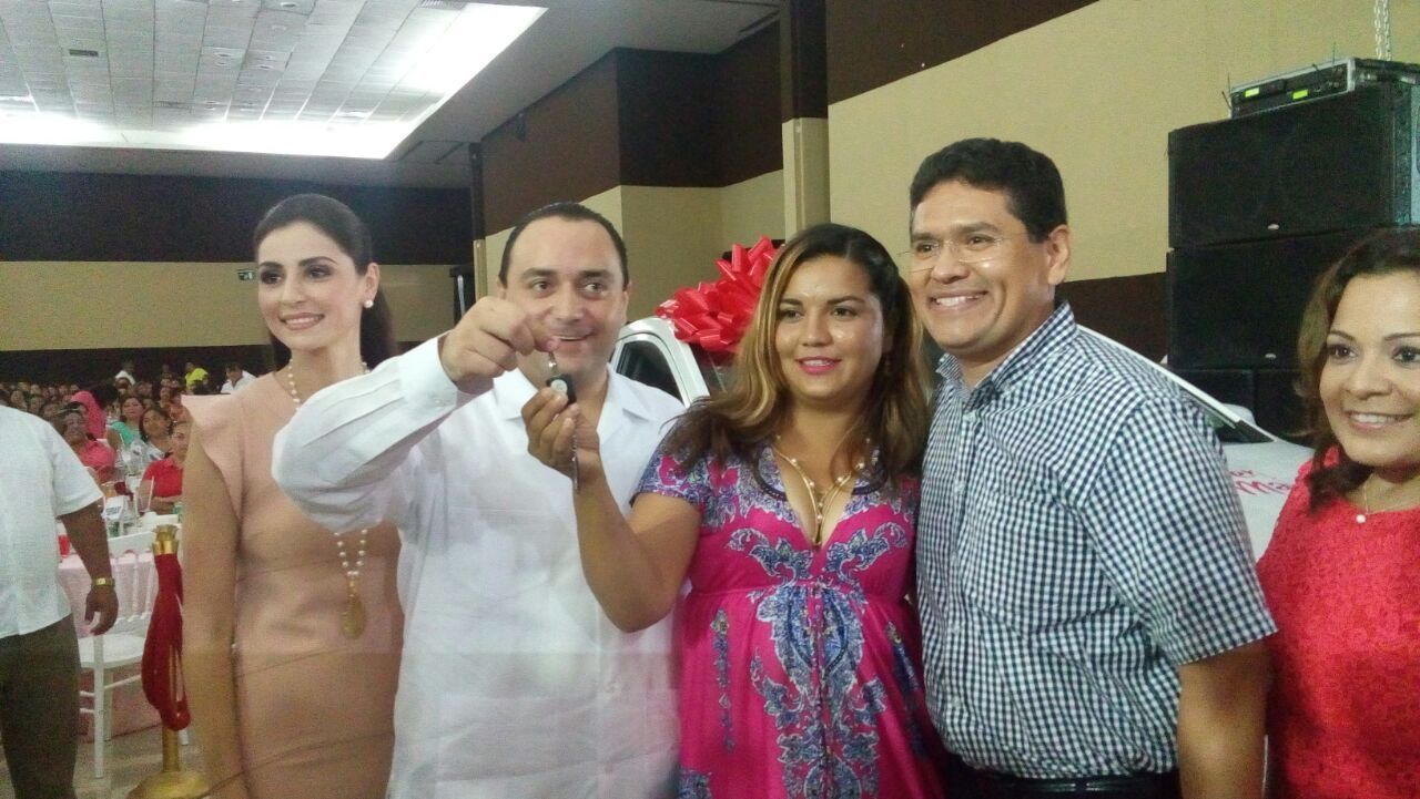 Agasajan a las madres burócratas de Quintana Roo