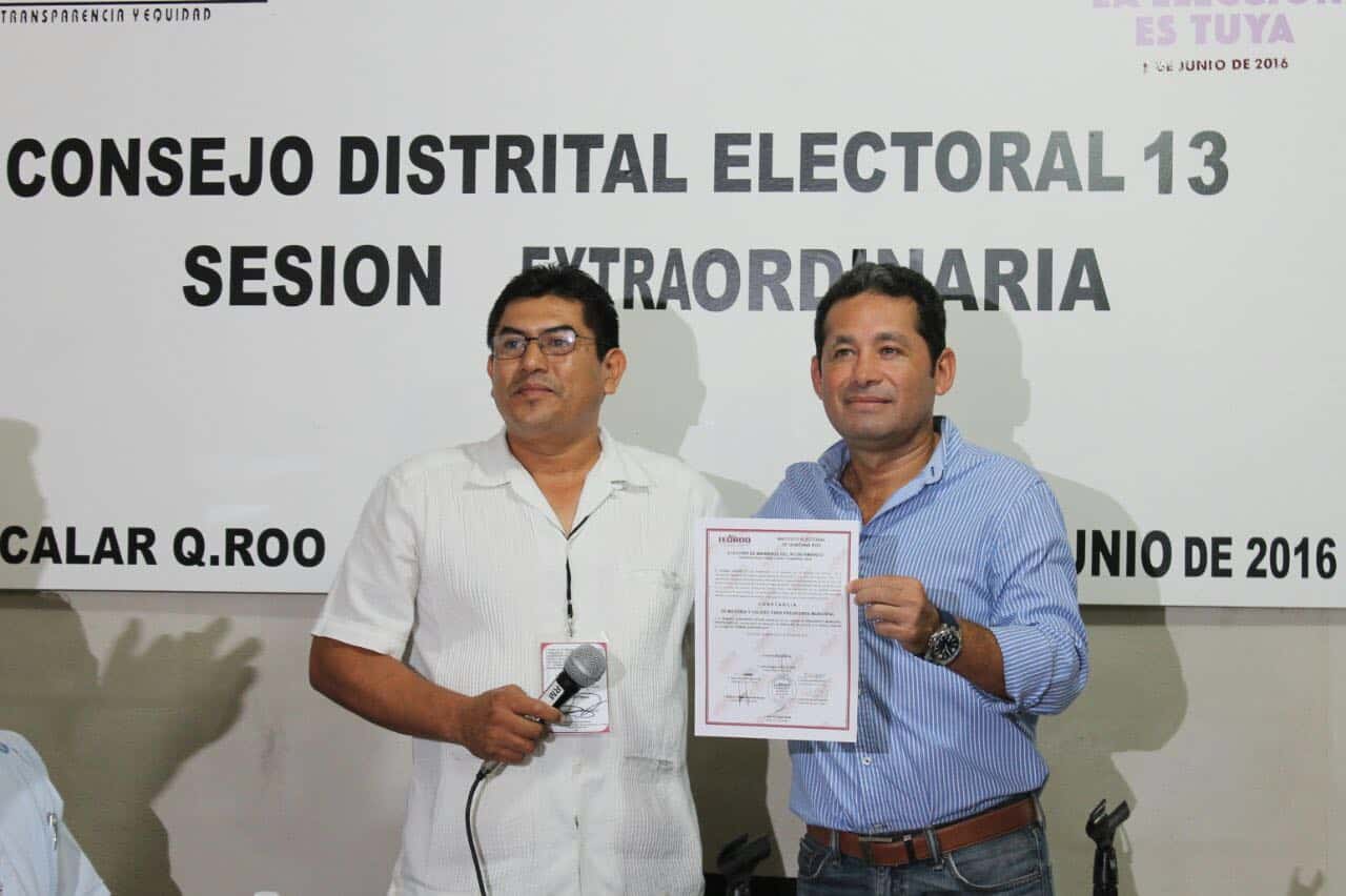 Entregan constancia de mayoría a  Alexander Zetina como presidente electo 