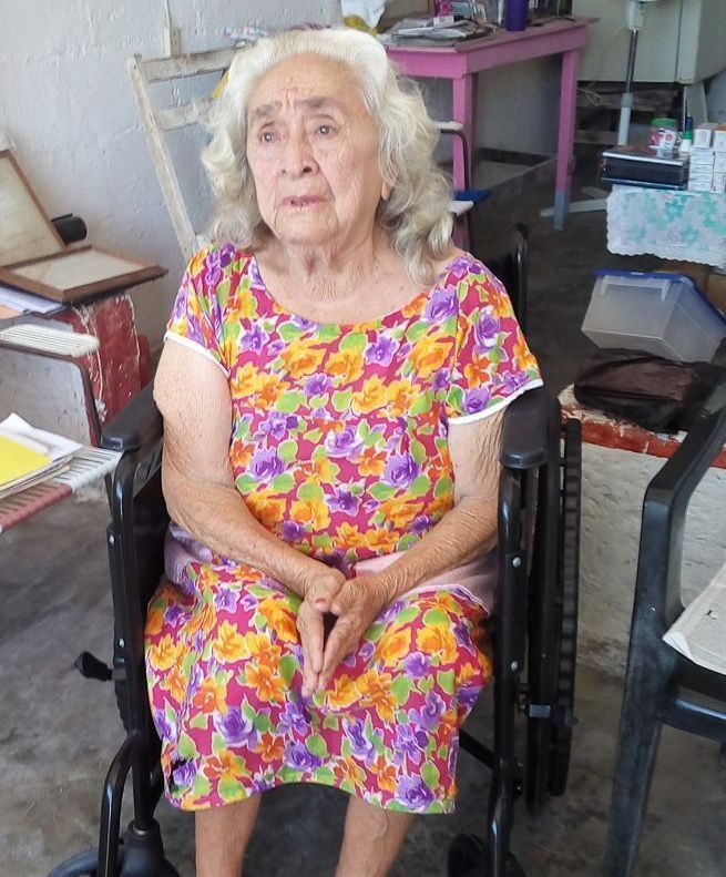 “Aurorita”, una veterana activista tricolor abandonada a su suerte