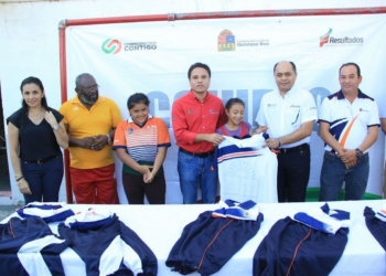 Rumbo al regional, atletas de luchas