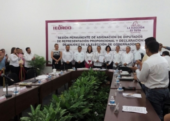 Entregan constancia a gobernador electo