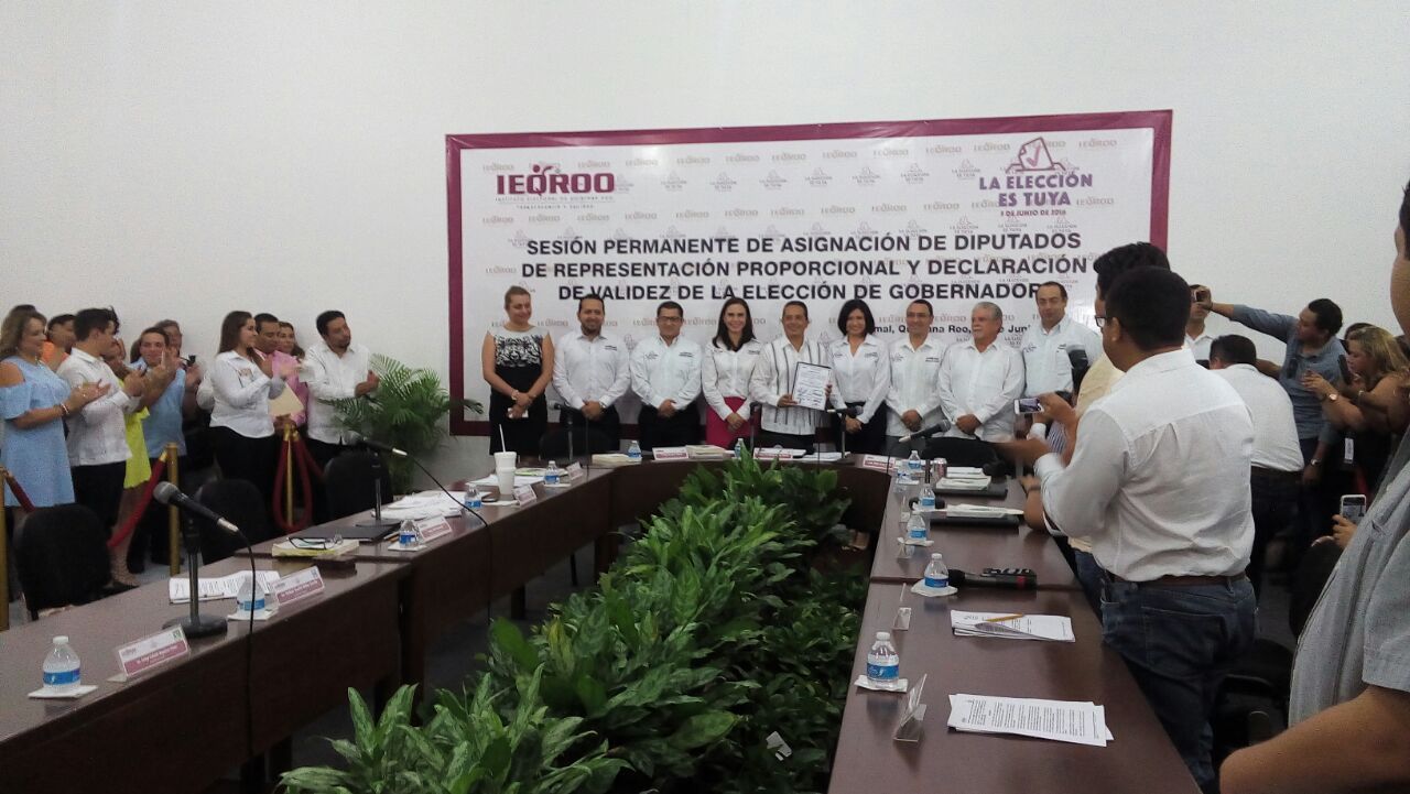 Entregan constancia a gobernador electo