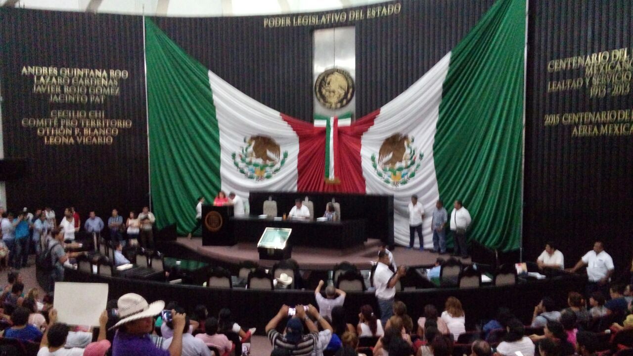 Pese a disturbios se instala mesa directiva para Período Extraordinario