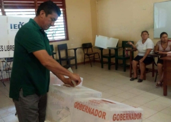«Chepe» acude a votar como buen ciudadano