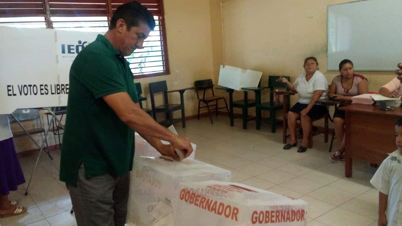 «Chepe» acude a votar como buen ciudadano