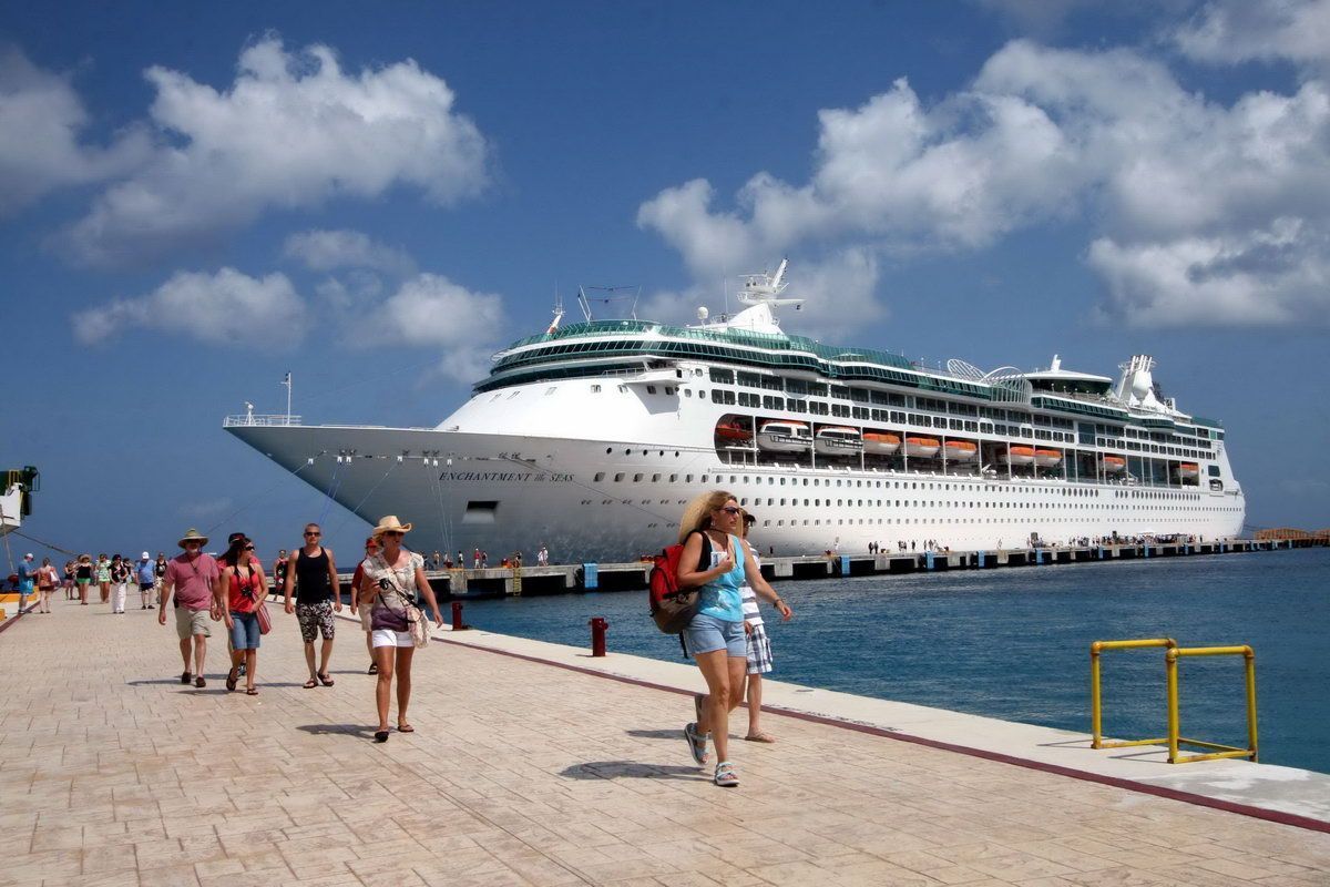 Semana de 14 cruceros para las costas del estado: APIQROO