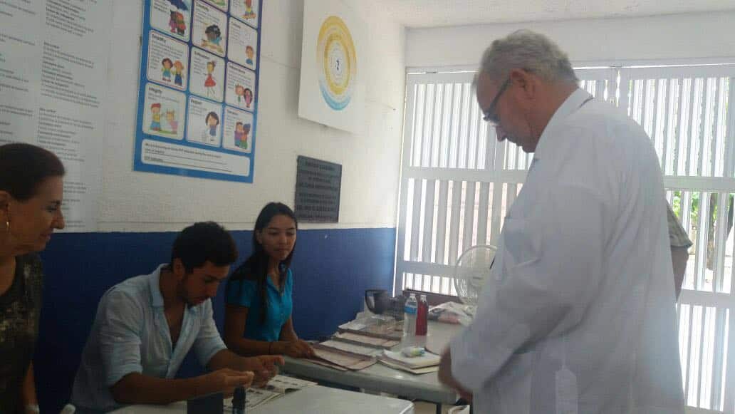 Cumple iglesia con deber cívico