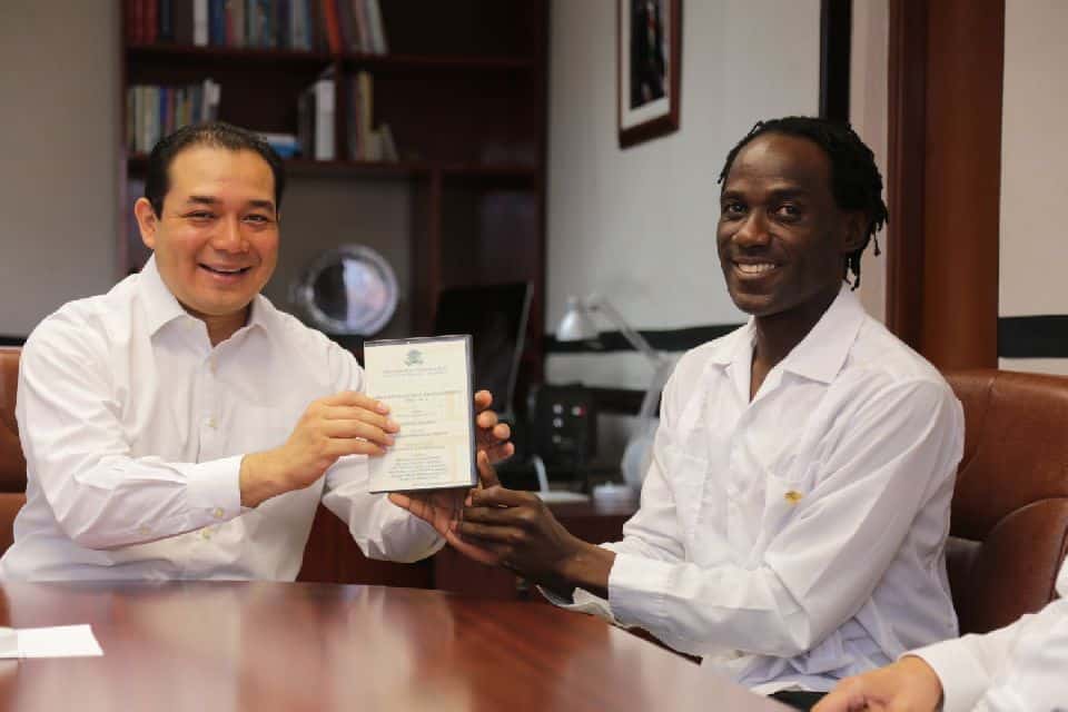 Simbangala Simbangala Morgan obtiene el grado de Doctor en Geografía en la UQRoo
