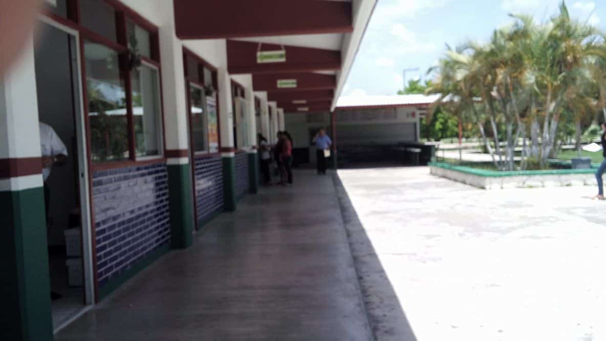 Bachilleratos aplican clásica “mochada” en alumnos de nuevo ingreso