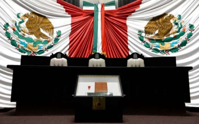 Dedo en el renglón por la Gran Comisión de la XV Legislatura