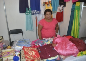 Productores locales y nacionales registran alza en ventas en la Feria del Carmen