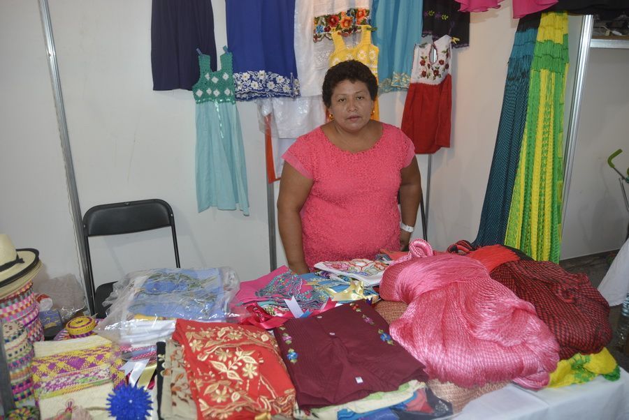 Productores locales y nacionales registran alza en ventas en la Feria del Carmen