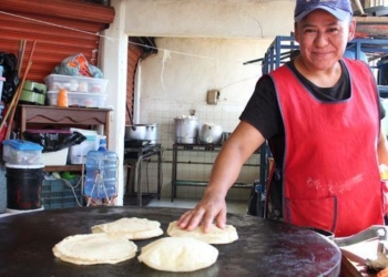 Mujeres salen al quite para mantener a la familia