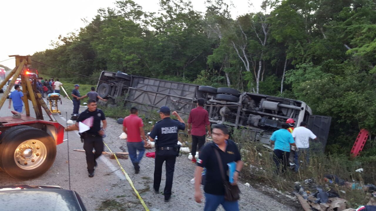 12 muertos, entre ellos 8 mujeres, 2 hombres y dos menores en accidente en la zona maya