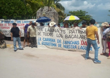 Ambientalistas bacalarenses se manifiestan en contra de carrera de Lanchas