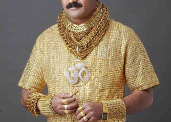 Asesinan al millonario indio famoso por la camisa de oro más cara del mundo
