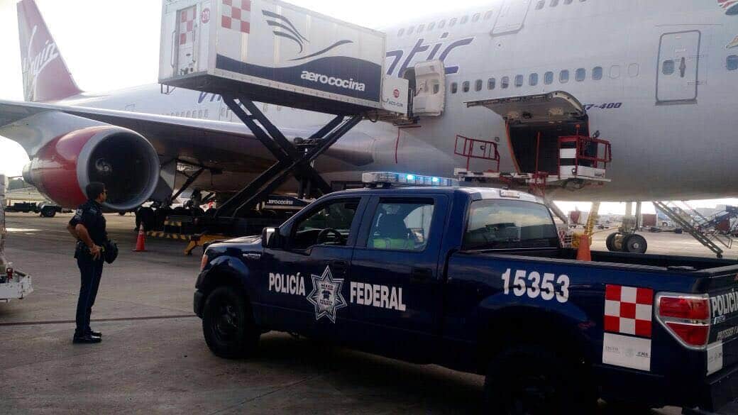 PFP asegura a colombianos con 115 mil dólares en Aeropuerto de Cancún
