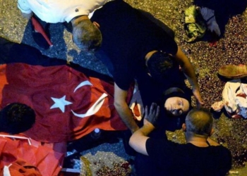 Decenas de muertos y heridos por enfrentamientos en las calles de Ankara y Estambul