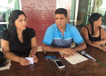 Antorchistas “prenden su velita” a Carlos Joaquín González