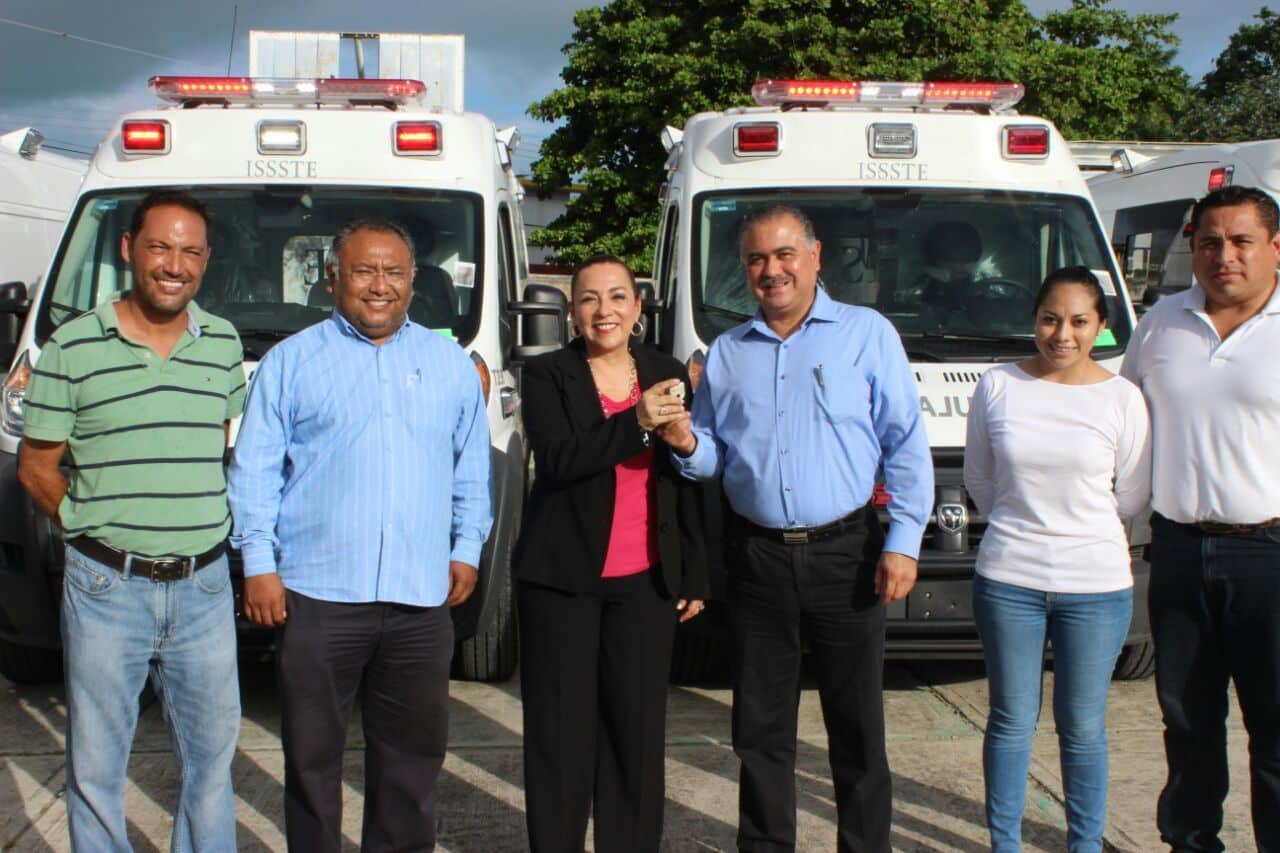 Entregan al Issste-Quintana Roo 6 nuevas ambulancias
