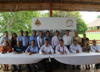 Presentan equipo de transición para el cambio de administración en el ayuntamiento de Bacalar