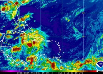 Onda tropical continúa su trayectoria hacia la Península de Yucatán