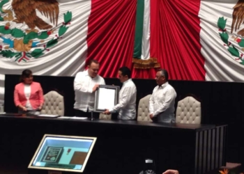 Carlos Joaquín recibe Bando Solemne como Gobernador de Quintana Roo