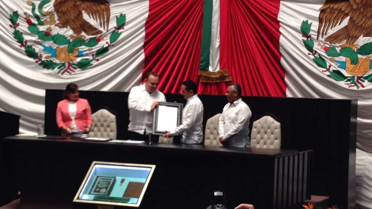 Carlos Joaquín recibe Bando Solemne como Gobernador de Quintana Roo