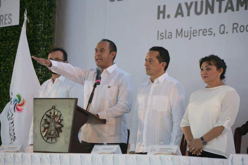 Juan Carrillo asume gobierno municipal de Isla Mujeres