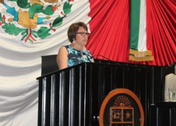 Va Laura Beristain contra Aguakan en Solidaridad